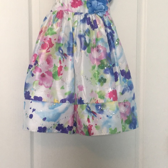 A special occasion white flower dress. - Picture 2 of 6